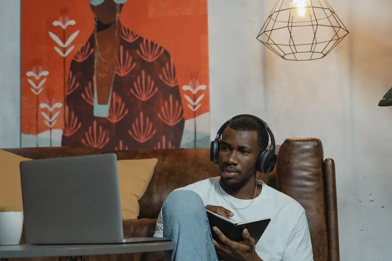 Mains entrelacées symbolisant le consentement mutuel