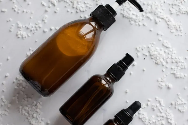 Ingrédients naturels alternatifs au rétinol : bakuchiol, rosier muscat, argousier