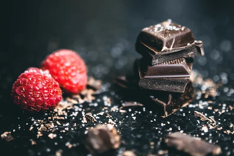Substituts naturels au sucre : dattes, chocolat noir, fruits, épices