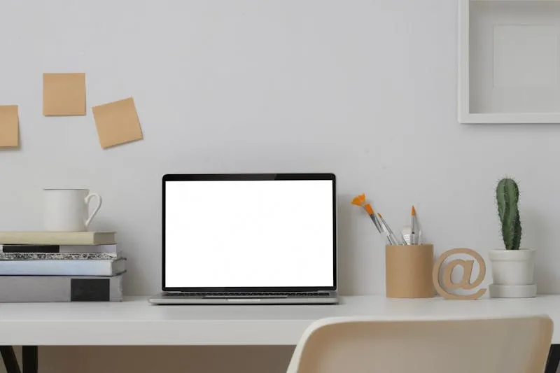 Femme pratiquant la respiration abdominale pour gérer le stress avant une prise de parole