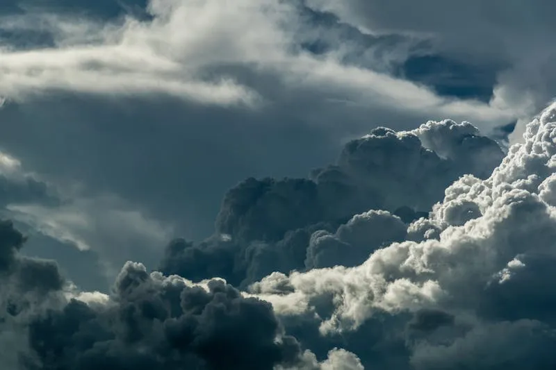 Éléments astrologiques — ciel et nuages symbolisant les signes d'Air Gémeaux Balance Verseau ascendant