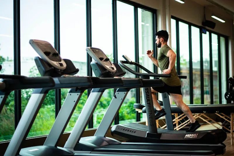 Salle de sport professionnelle avec équipement haut de gamme