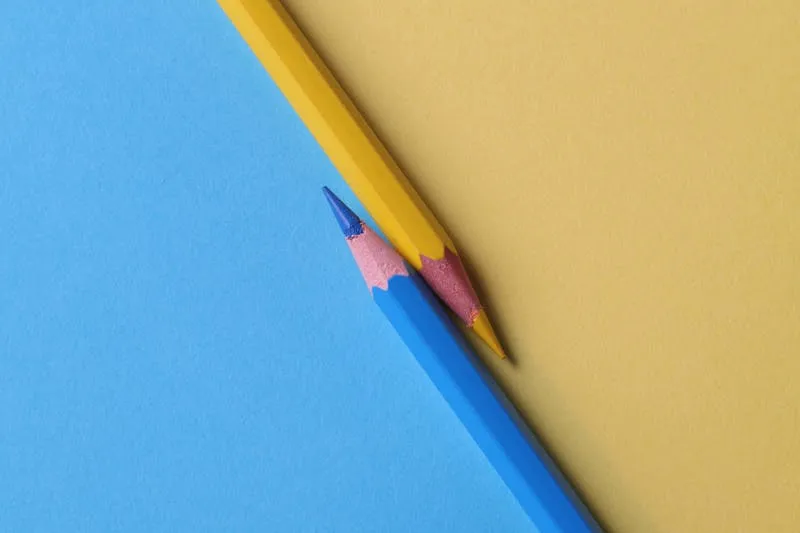 Nuancier Pantone avec différentes teintes de couleurs tendance