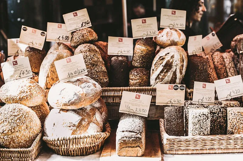 Belle sélection de cadeaux artisanaux : céramique, lin, bois