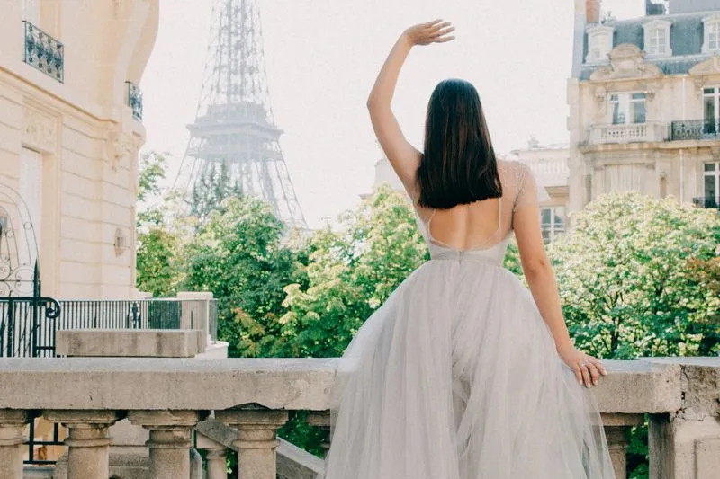 Emily in Paris : les lieux de tournage à visiter, adresse par adresse
