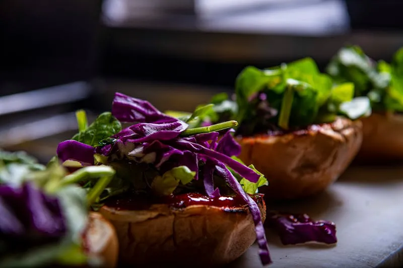 Collants rangés délicatement dans un tiroir organisé