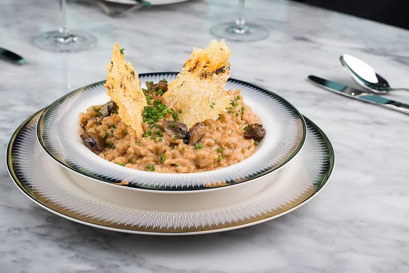 Table d'apéritif dînatoire avec portions individuelles
