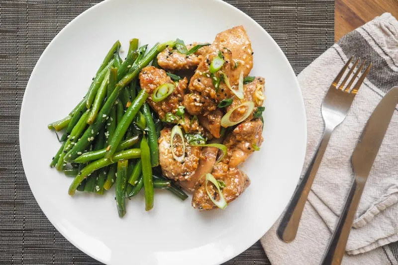 Sauté de légumes au wok fumant
