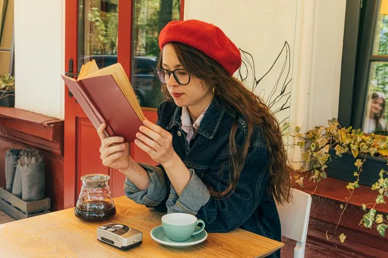 Sortir seule : le guide pour oser et en profiter pleinement