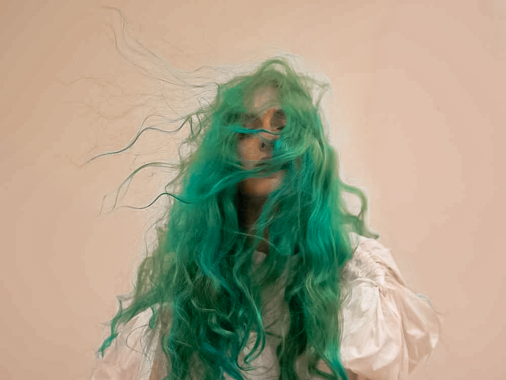 Blond qui vire au vert en été : pourquoi ça arrive et comment sauver ta couleur